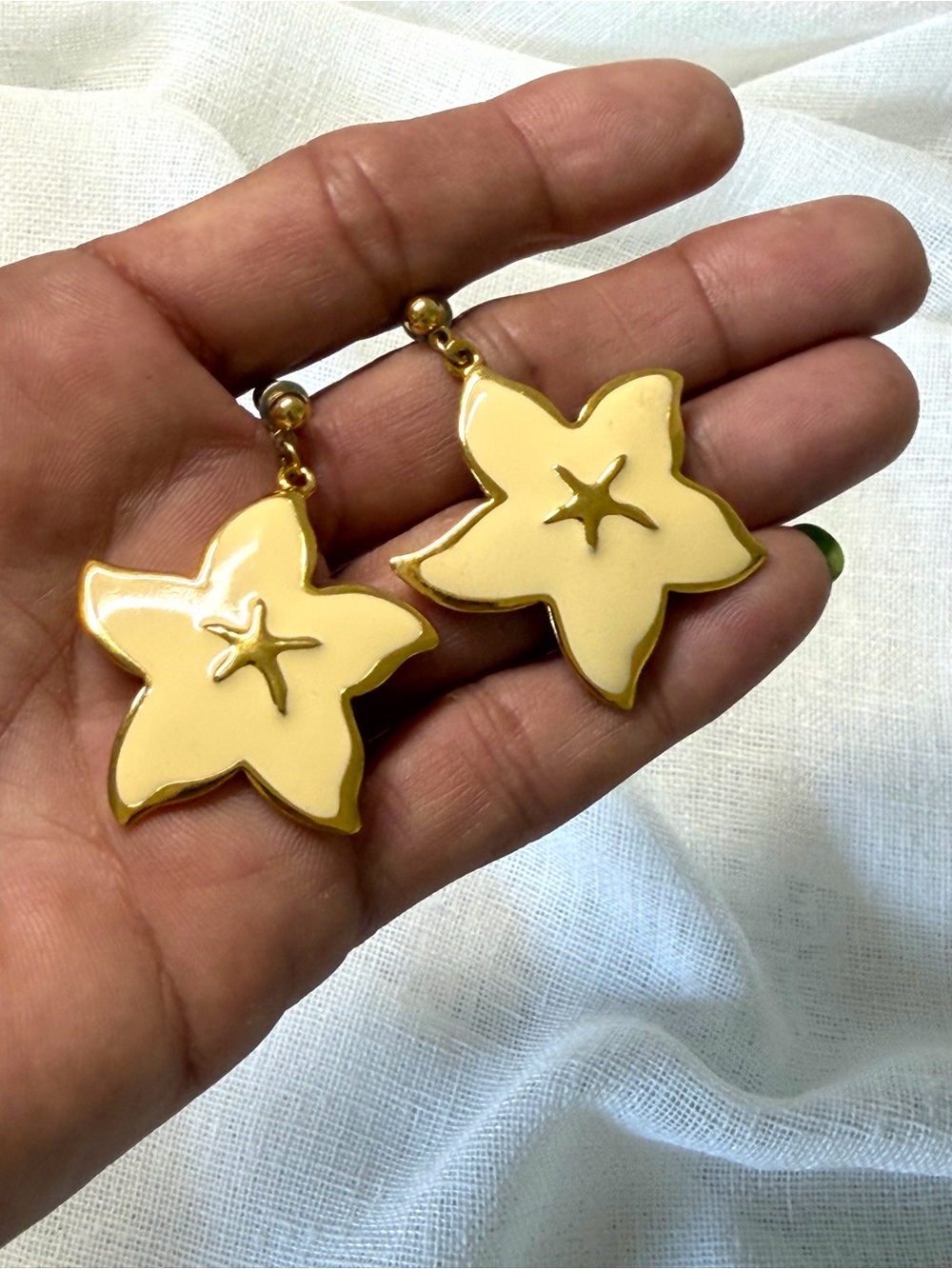 Vintage Napier Starfish Dangle Earrings Cream Enamel Gold Tone Signed